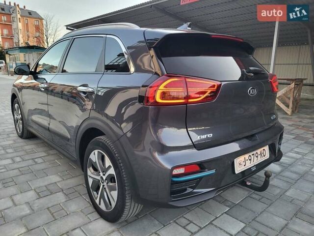 Сірий Кіа Niro, об'ємом двигуна 0 л та пробігом 117 тис. км за 19999 $, фото 4 на Automoto.ua