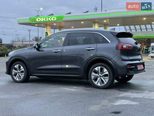 Серый Киа Niro, объемом двигателя 0 л и пробегом 165 тыс. км за 18000 $, фото 6 на Automoto.ua