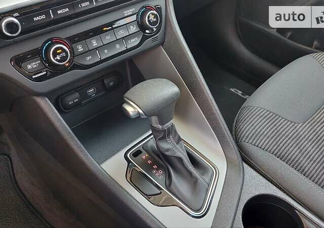 Серый Киа Niro, объемом двигателя 1.6 л и пробегом 4 тыс. км за 20799 $, фото 19 на Automoto.ua