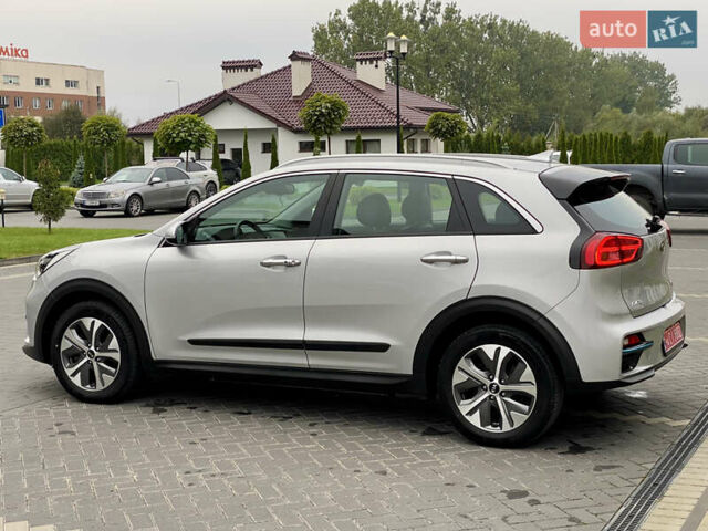Сірий Кіа Niro, об'ємом двигуна 0 л та пробігом 63 тис. км за 20899 $, фото 22 на Automoto.ua