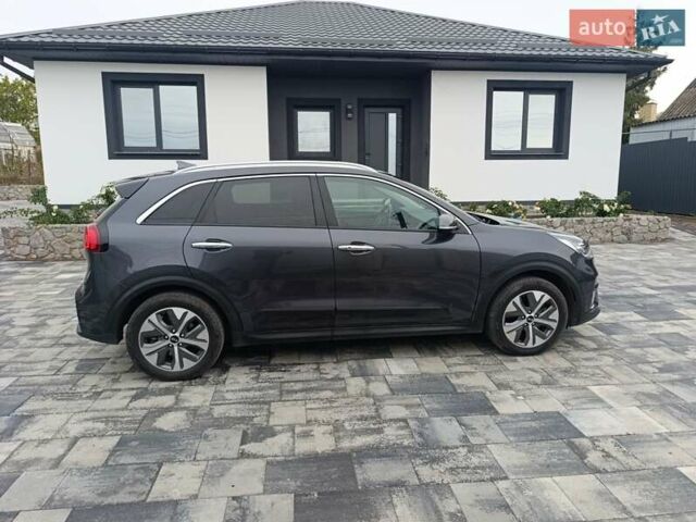 Сірий Кіа Niro, об'ємом двигуна 0 л та пробігом 135 тис. км за 19700 $, фото 6 на Automoto.ua