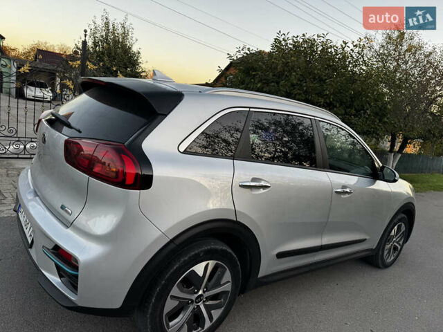 Сірий Кіа Niro, об'ємом двигуна 0 л та пробігом 120 тис. км за 22200 $, фото 10 на Automoto.ua