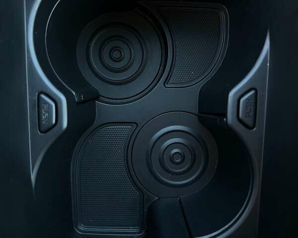 Сірий Кіа Niro, об'ємом двигуна 0 л та пробігом 76 тис. км за 22700 $, фото 39 на Automoto.ua