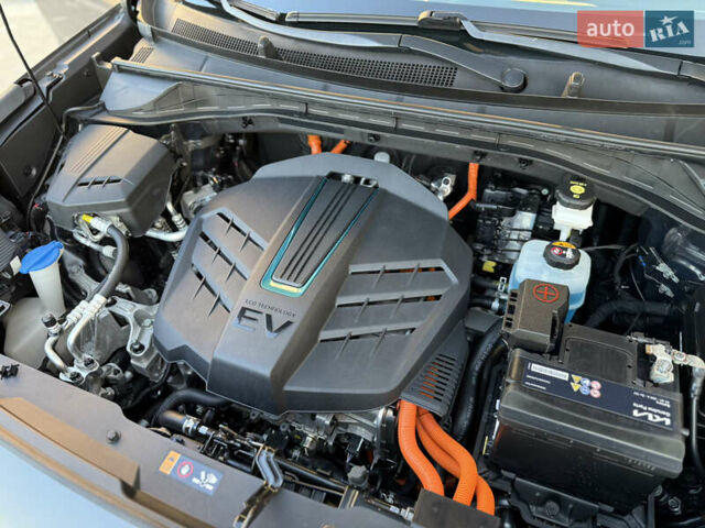 Серый Киа Niro, объемом двигателя 0 л и пробегом 145 тыс. км за 18800 $, фото 95 на Automoto.ua
