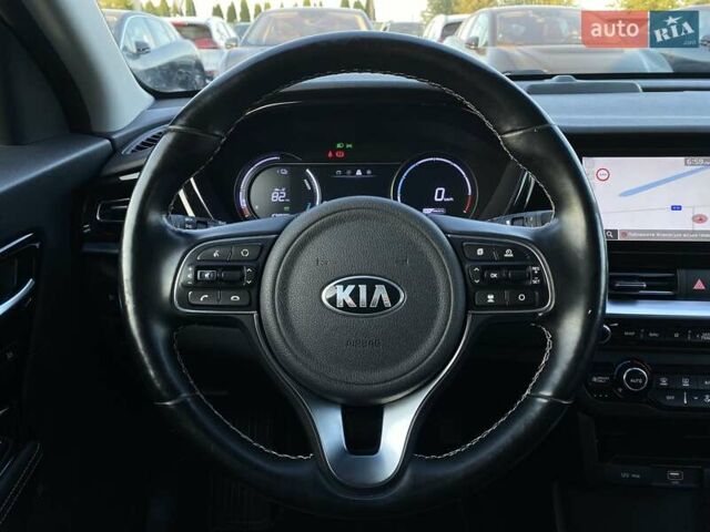 Сірий Кіа Niro, об'ємом двигуна 0 л та пробігом 88 тис. км за 22500 $, фото 24 на Automoto.ua