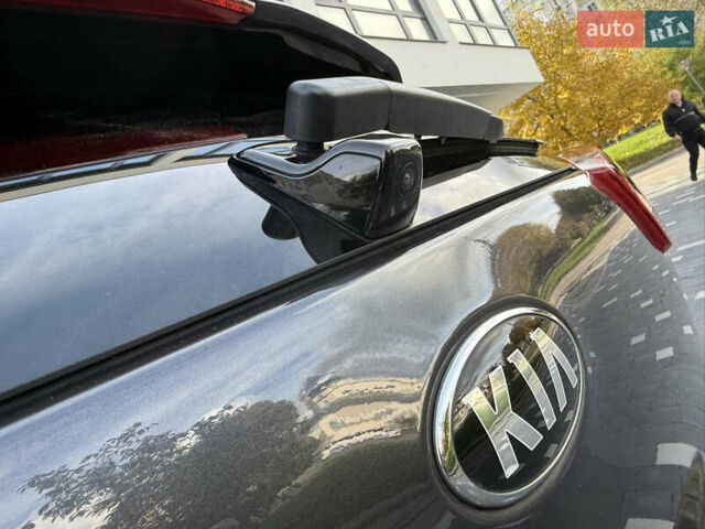 Сірий Кіа Niro, об'ємом двигуна 0 л та пробігом 70 тис. км за 19999 $, фото 27 на Automoto.ua