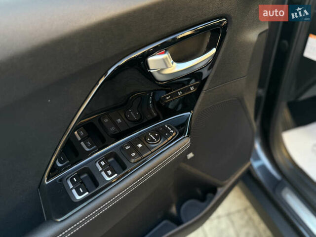 Серый Киа Niro, объемом двигателя 0 л и пробегом 145 тыс. км за 18800 $, фото 72 на Automoto.ua