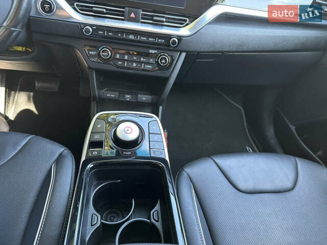 Сірий Кіа Niro, об'ємом двигуна 0 л та пробігом 143 тис. км за 17900 $, фото 42 на Automoto.ua