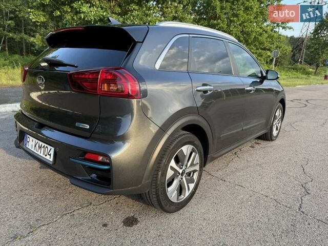 Серый Киа Niro, объемом двигателя 0 л и пробегом 57 тыс. км за 23299 $, фото 3 на Automoto.ua