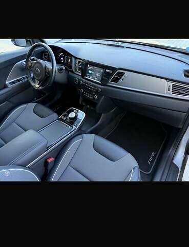 Кіа Niro 2020 у Чернівцях на Automoto.ua Сірий Кіа Niro, об'ємом двигуна 0 л та пробігом 12 тис. км за 19100 $, фото 25 на Automoto.ua