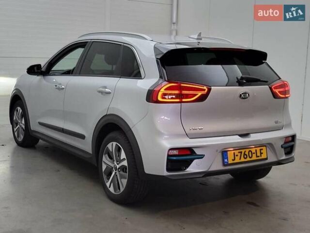 Сірий Кіа Niro, об'ємом двигуна 0 л та пробігом 118 тис. км за 19999 $, фото 3 на Automoto.ua