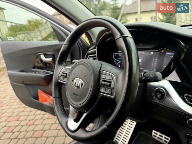 Киа Niro 2020 в Калуше на Automoto.ua Серый Киа Niro, объемом двигателя 1.58 л и пробегом 102 тыс. км за 19600 $, фото 40 на Automoto.ua