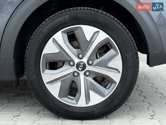 Серый Киа Niro, объемом двигателя 0 л и пробегом 150 тыс. км за 18500 $, фото 29 на Automoto.ua
