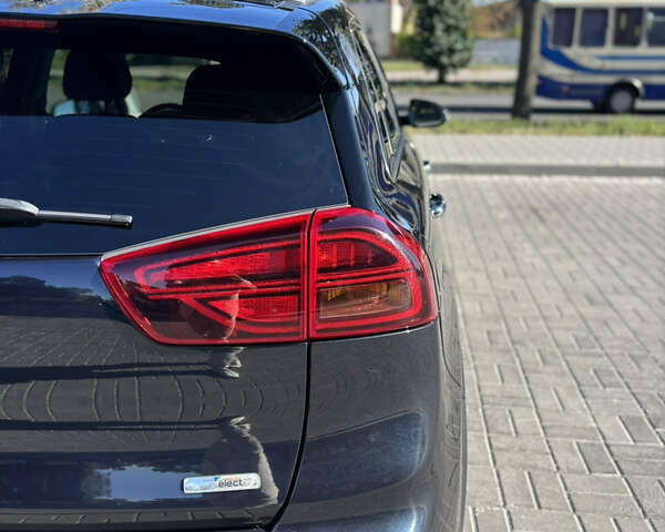 Серый Киа Niro, объемом двигателя 0 л и пробегом 61 тыс. км за 19700 $, фото 7 на Automoto.ua