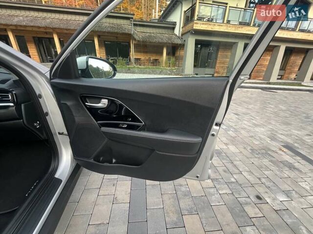 Серый Киа Niro, объемом двигателя 0 л и пробегом 72 тыс. км за 19750 $, фото 46 на Automoto.ua