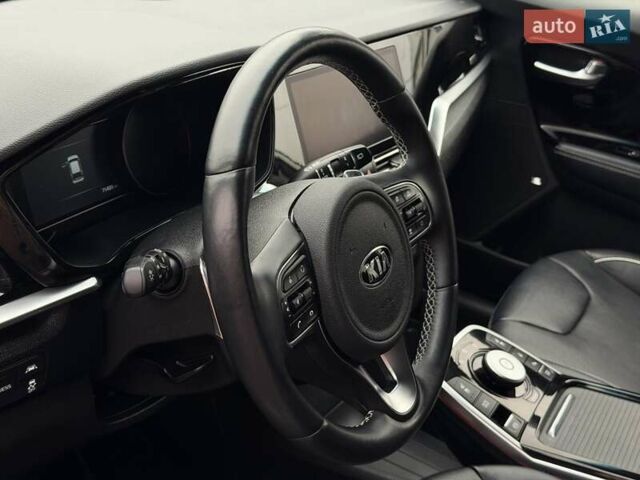 Сірий Кіа Niro, об'ємом двигуна 0 л та пробігом 71 тис. км за 21999 $, фото 41 на Automoto.ua