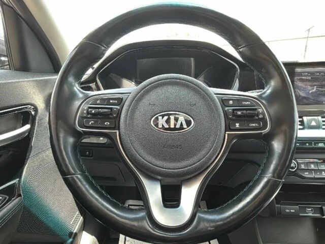 Сірий Кіа Niro, об'ємом двигуна 0 л та пробігом 32 тис. км за 12500 $, фото 6 на Automoto.ua