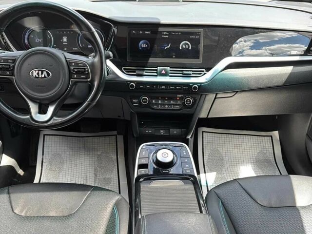 Сірий Кіа Niro, об'ємом двигуна 0 л та пробігом 32 тис. км за 12500 $, фото 9 на Automoto.ua