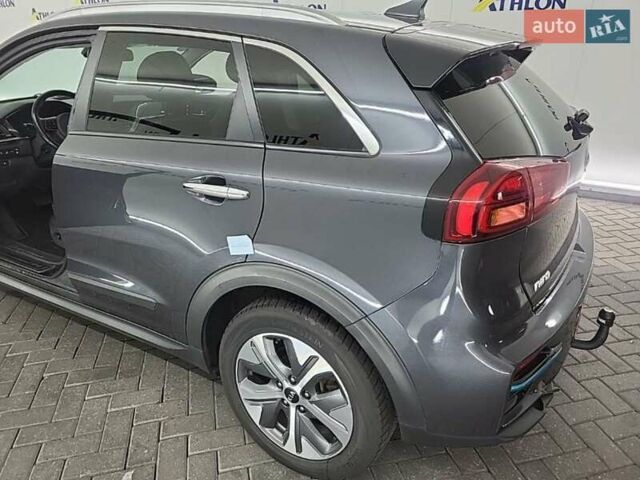 Серый Киа Niro, объемом двигателя 0 л и пробегом 160 тыс. км за 18950 $, фото 5 на Automoto.ua