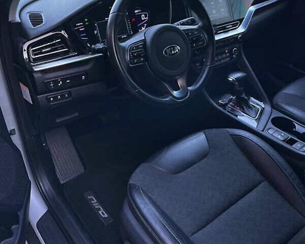 Серый Киа Niro, объемом двигателя 1.58 л и пробегом 67 тыс. км за 22600 $, фото 26 на Automoto.ua