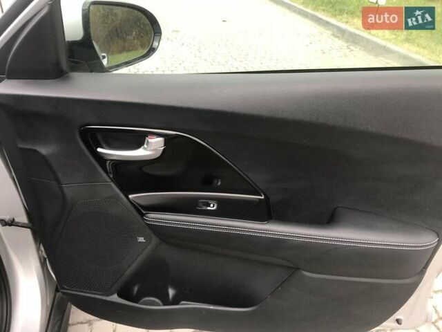 Серый Киа Niro, объемом двигателя 0 л и пробегом 90 тыс. км за 19900 $, фото 33 на Automoto.ua