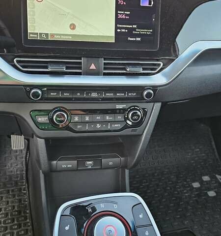 Серый Киа Niro, объемом двигателя 0 л и пробегом 40 тыс. км за 22400 $, фото 3 на Automoto.ua