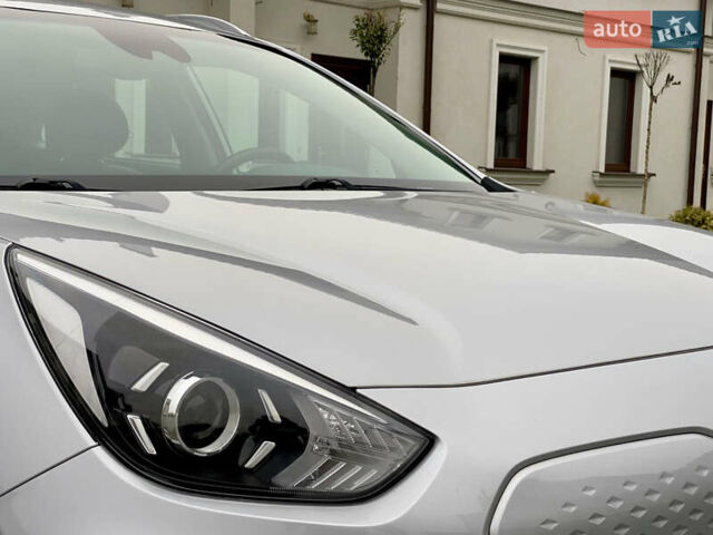 Сірий Кіа Niro, об'ємом двигуна 0 л та пробігом 63 тис. км за 20899 $, фото 9 на Automoto.ua
