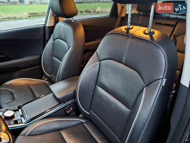 Серый Киа Niro, объемом двигателя 0 л и пробегом 150 тыс. км за 19300 $, фото 19 на Automoto.ua