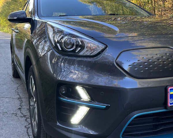 Сірий Кіа Niro, об'ємом двигуна 0 л та пробігом 114 тис. км за 19400 $, фото 4 на Automoto.ua