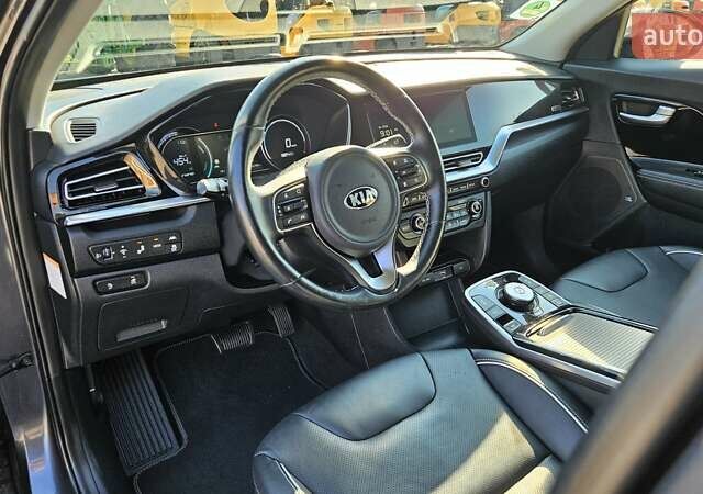 Серый Киа Niro, объемом двигателя 0 л и пробегом 145 тыс. км за 18800 $, фото 15 на Automoto.ua