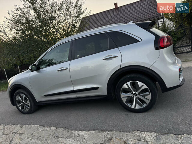 Сірий Кіа Niro, об'ємом двигуна 0 л та пробігом 120 тис. км за 22200 $, фото 6 на Automoto.ua