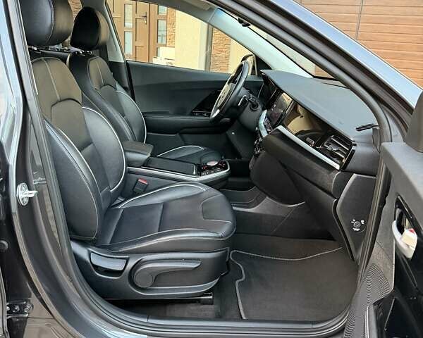 Сірий Кіа Niro, об'ємом двигуна 0 л та пробігом 118 тис. км за 20499 $, фото 82 на Automoto.ua