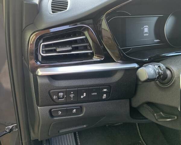 Сірий Кіа Niro, об'ємом двигуна 0 л та пробігом 73 тис. км за 18900 $, фото 12 на Automoto.ua