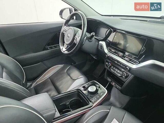 Серый Киа Niro, объемом двигателя 0 л и пробегом 160 тыс. км за 18950 $, фото 8 на Automoto.ua