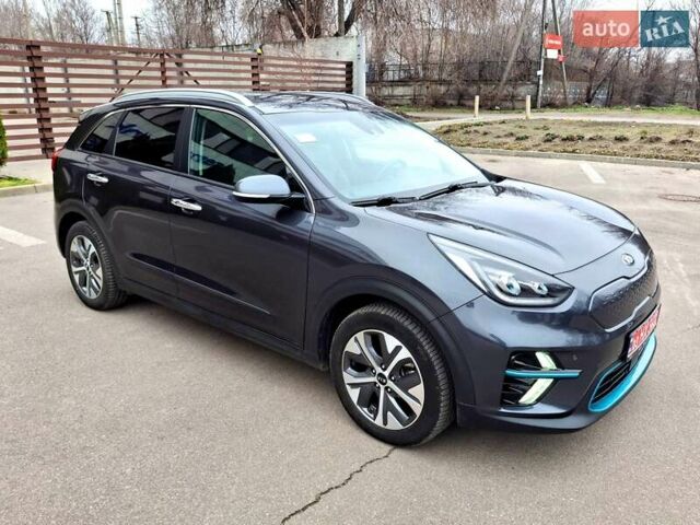 Серый Киа Niro, объемом двигателя 0 л и пробегом 115 тыс. км за 20300 $, фото 3 на Automoto.ua
