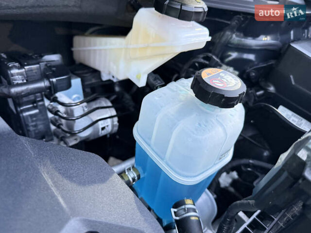 Серый Киа Niro, объемом двигателя 0 л и пробегом 165 тыс. км за 18000 $, фото 44 на Automoto.ua