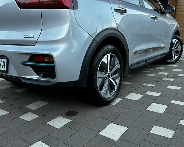 Киа Niro 2020 в Трускавце на Automoto.ua Серый Киа Niro, объемом двигателя 0 л и пробегом 74 тыс. км за 24500 $, фото 3 на Automoto.ua