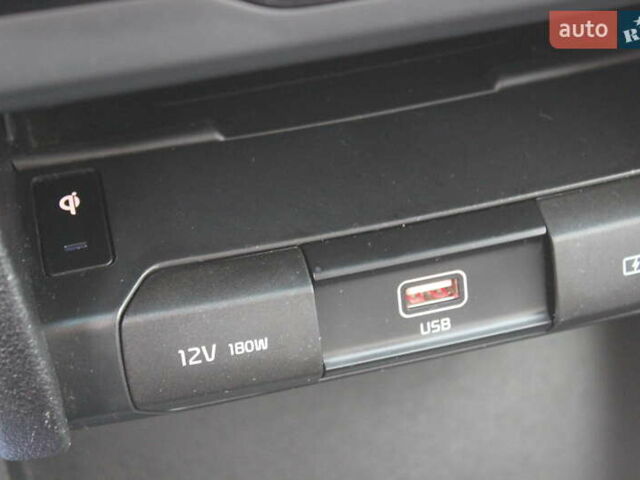 Сірий Кіа Niro, об'ємом двигуна 0 л та пробігом 74 тис. км за 19990 $, фото 44 на Automoto.ua