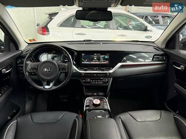 Серый Киа Niro, объемом двигателя 0 л и пробегом 153 тыс. км за 18558 $, фото 17 на Automoto.ua