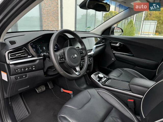 Серый Киа Niro, объемом двигателя 0 л и пробегом 139 тыс. км за 18900 $, фото 4 на Automoto.ua