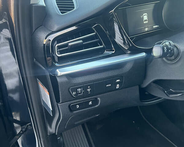 Серый Киа Niro, объемом двигателя 0 л и пробегом 96 тыс. км за 19500 $, фото 18 на Automoto.ua