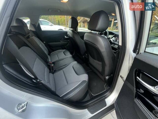 Серый Киа Niro, объемом двигателя 0 л и пробегом 72 тыс. км за 19750 $, фото 37 на Automoto.ua