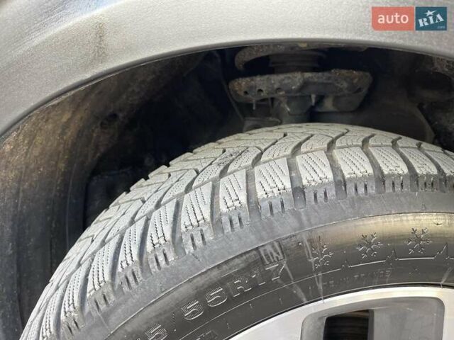 Серый Киа Niro, объемом двигателя 0 л и пробегом 125 тыс. км за 19250 $, фото 10 на Automoto.ua