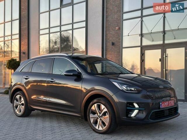 Серый Киа Niro, объемом двигателя 0 л и пробегом 74 тыс. км за 18200 $, фото 17 на Automoto.ua