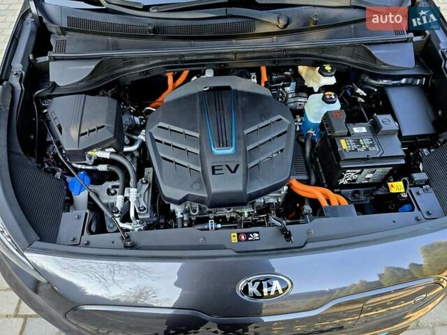 Серый Киа Niro, объемом двигателя 0 л и пробегом 70 тыс. км за 18800 $, фото 25 на Automoto.ua