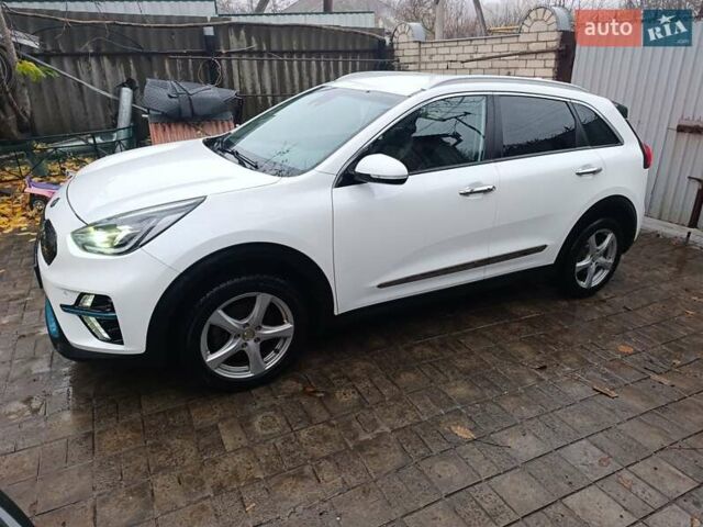 Сірий Кіа Niro, об'ємом двигуна 0 л та пробігом 135 тис. км за 19700 $, фото 12 на Automoto.ua