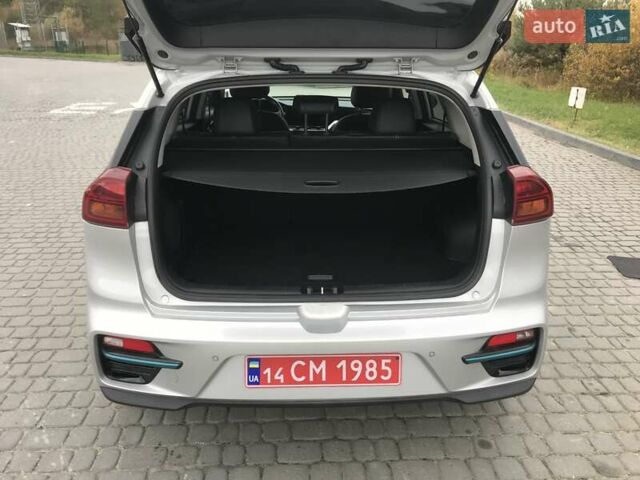 Серый Киа Niro, объемом двигателя 0 л и пробегом 90 тыс. км за 19900 $, фото 15 на Automoto.ua