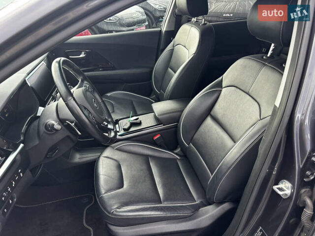Серый Киа Niro, объемом двигателя 0 л и пробегом 112 тыс. км за 20800 $, фото 20 на Automoto.ua