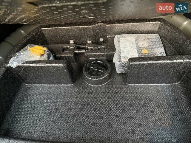 Сірий Кіа Niro, об'ємом двигуна 0 л та пробігом 118 тис. км за 20499 $, фото 96 на Automoto.ua