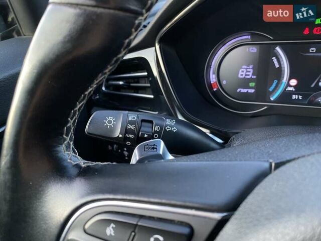 Серый Киа Niro, объемом двигателя 0 л и пробегом 88 тыс. км за 21500 $, фото 25 на Automoto.ua
